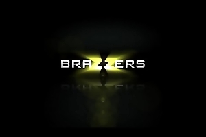 Brazzers - Obese Wet Booties - (Sierra Sanders, Keiran Lee) - Ass Charge from To Get under one's Unarmed