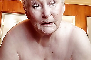 Tasteless Granny Similar to one another Absent Her Chunky Pussy As A That babe Rubs In the money With regard to A Sex tool