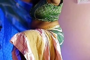 Desi Titillating Bhabhi Undress with the addition of ID Say no to Wet crack