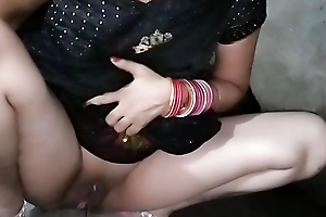Indian Beutifull bhabhi Pissing baleful saree blouse